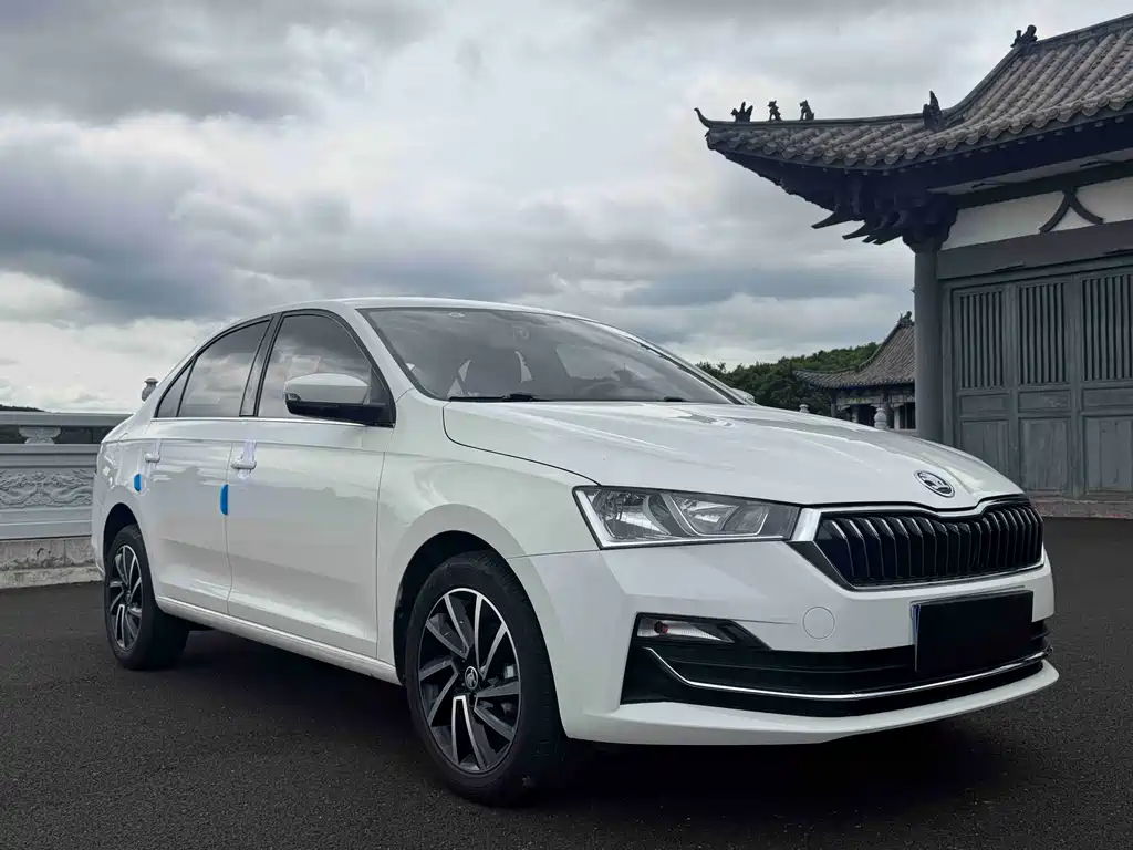 Rapid 1.5 L Auto Comfort Enjoyment