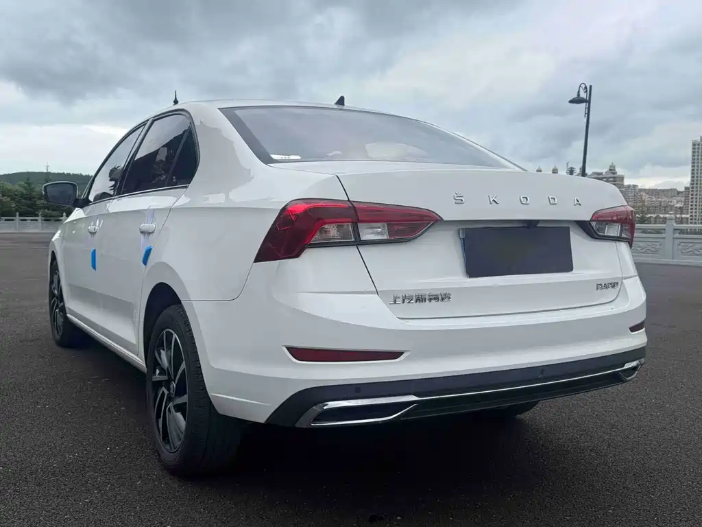 Rapid 1.5 L Auto Comfort Enjoyment