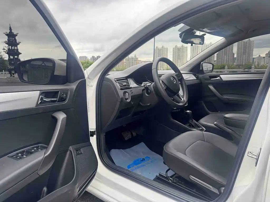 Rapid 1.5 L Auto Comfort Enjoyment