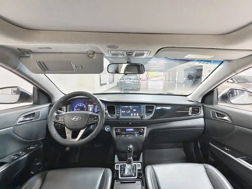 Mistra 1.8 L Auto Distinguished DLX