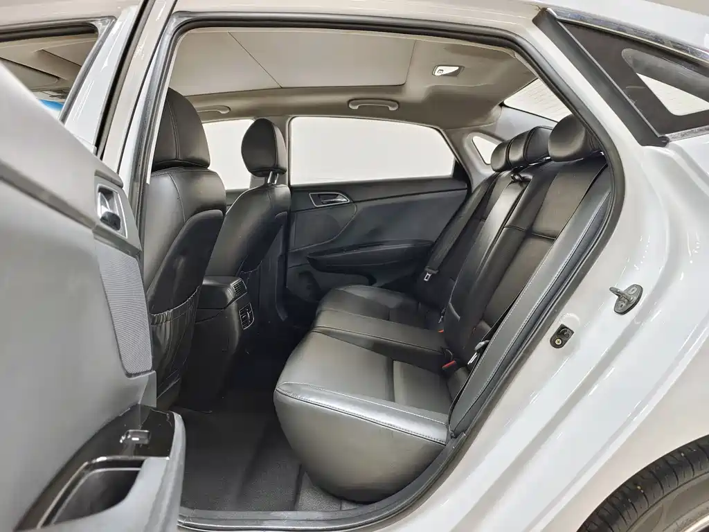Mistra 1.8 L Auto Distinguished DLX