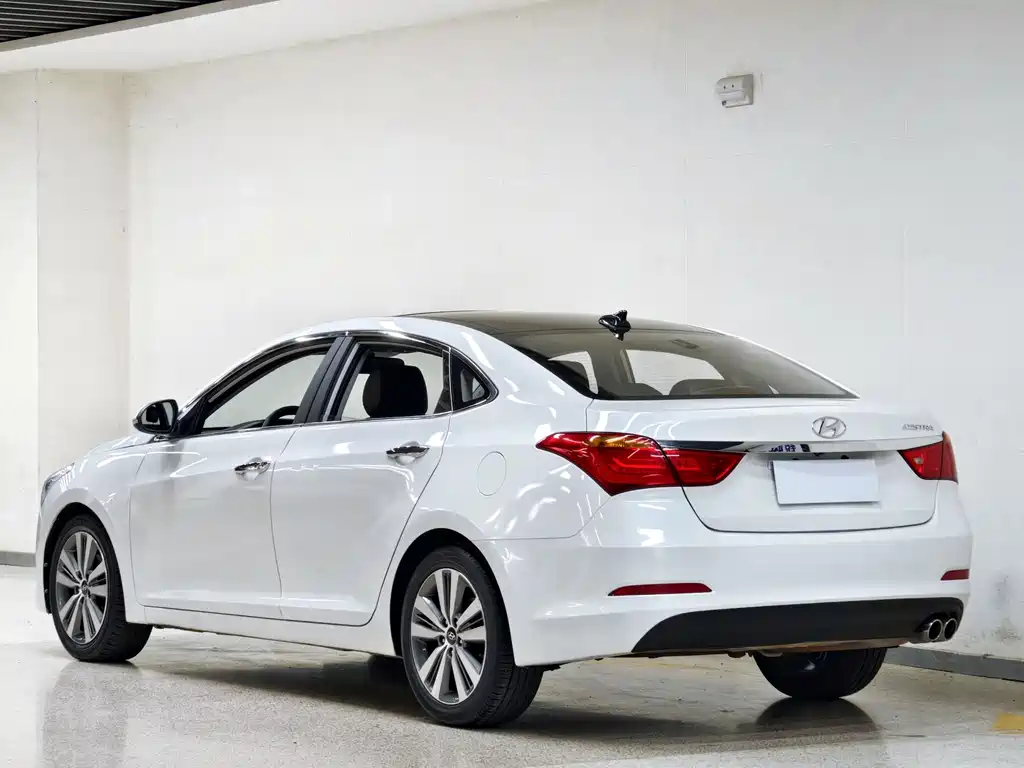 Mistra 1.8 L Auto Distinguished DLX