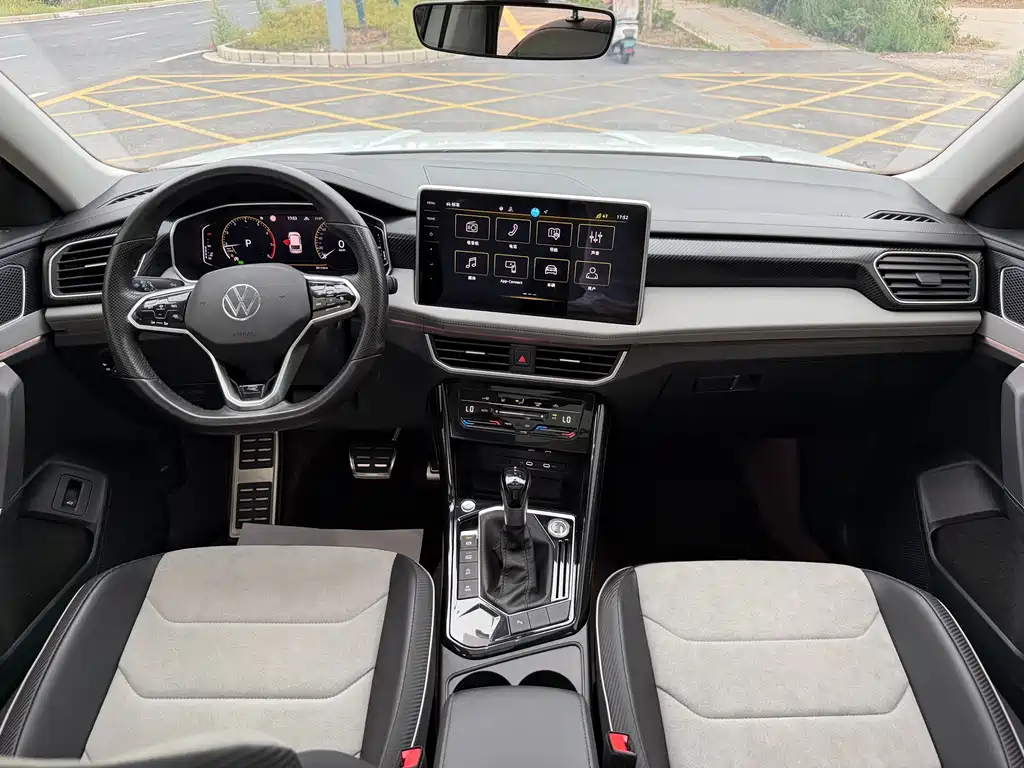 Tayron X 330 TSI 2 WD Flagship Smart