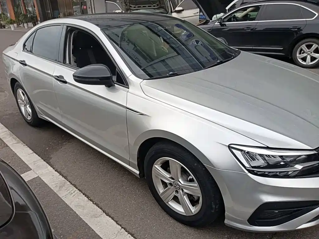 Lamando 230 TSI DSG Style