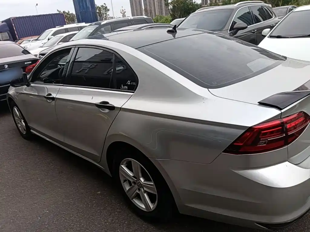 Lamando 230 TSI DSG Style
