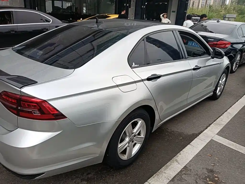 Lamando 230 TSI DSG Style