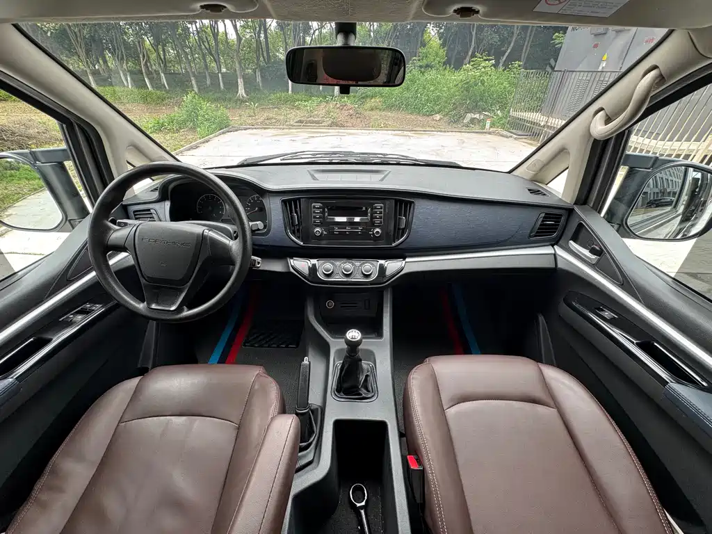 Lingzhi M5 L 1.6 L Comfort 7-seat