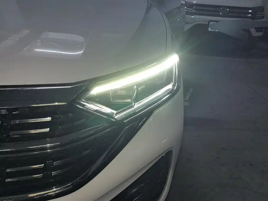 Sagitar 300 TSI DSG Transcend
