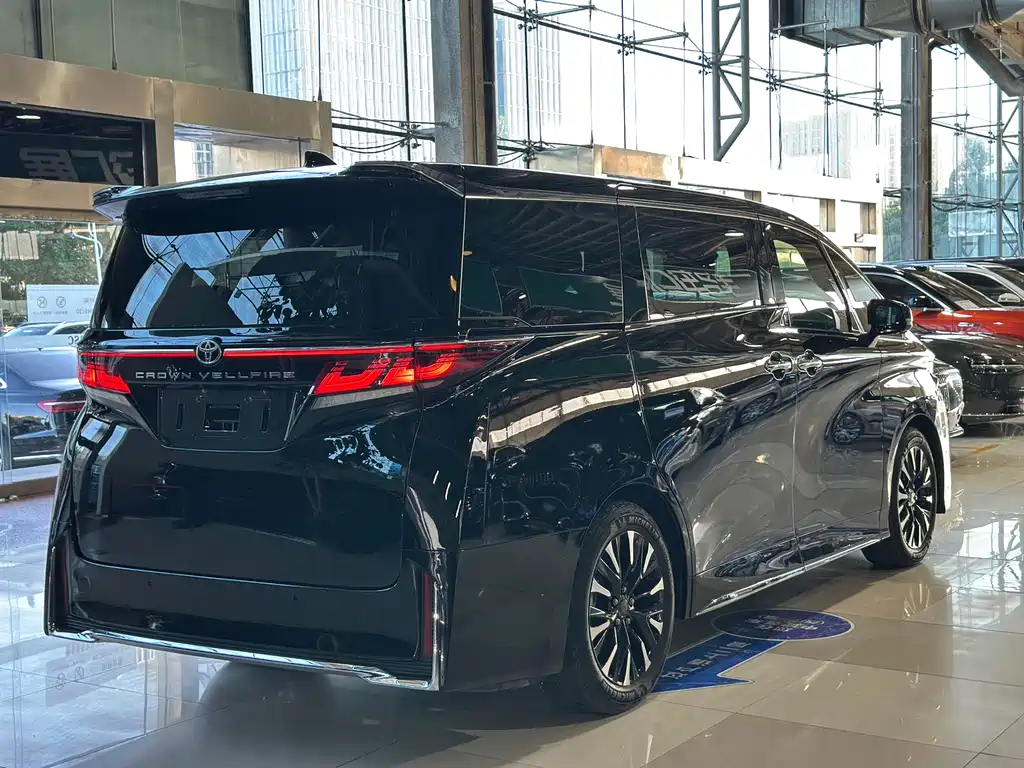 Vellfire Crown Dual Engine 2.5 L Supreme