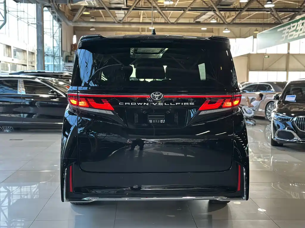 Vellfire Crown Dual Engine 2.5 L Supreme