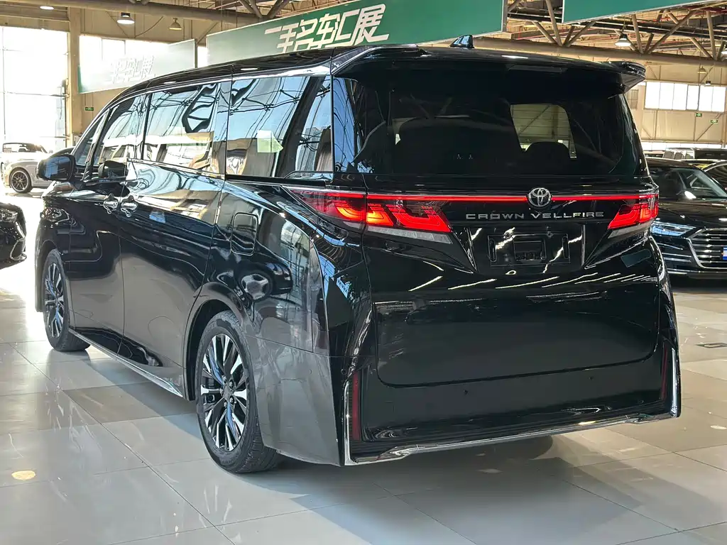 Vellfire Crown Dual Engine 2.5 L Supreme