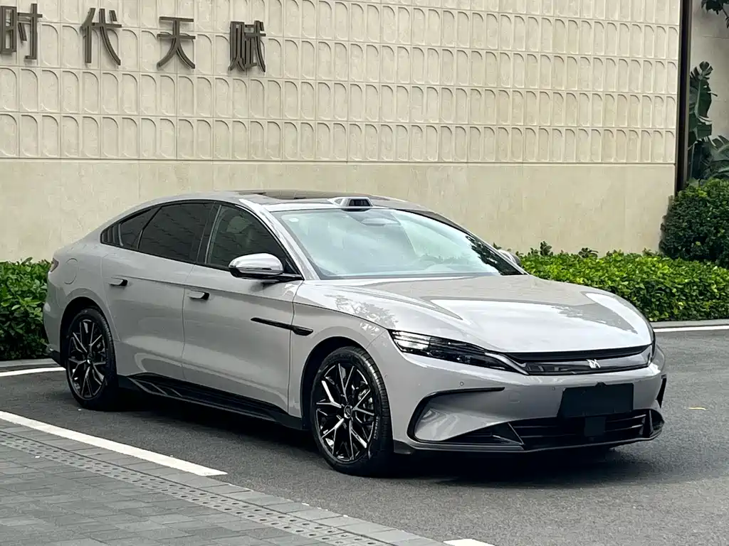 Han DM-i Smart Drive 125 KM Honored