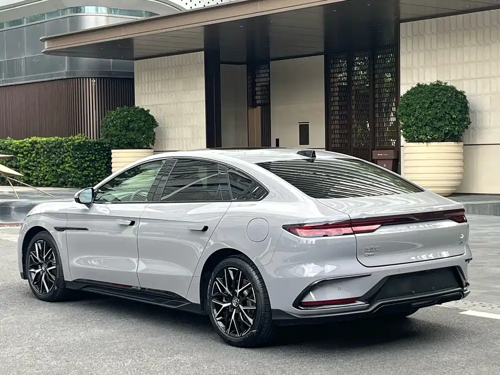 Han DM-i Smart Drive 125 KM Honored