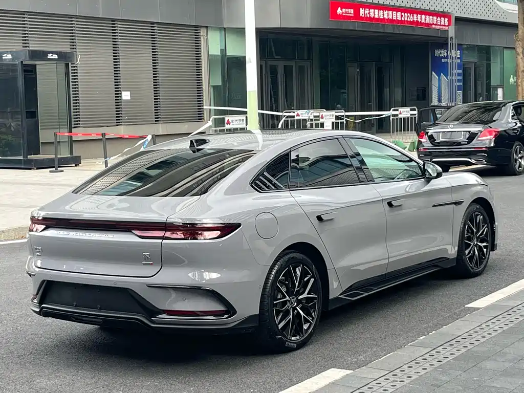 Han DM-i Smart Drive 125 KM Honored