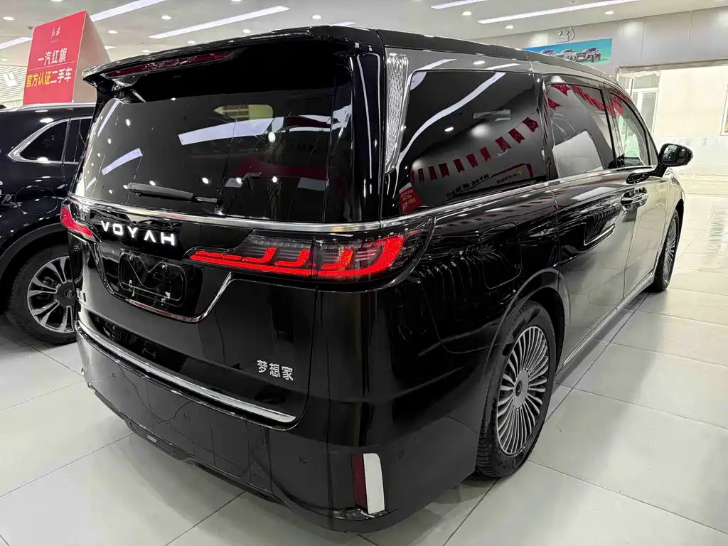Voyah Dreamer PHEV 4 WD Distinguished Kunpeng
