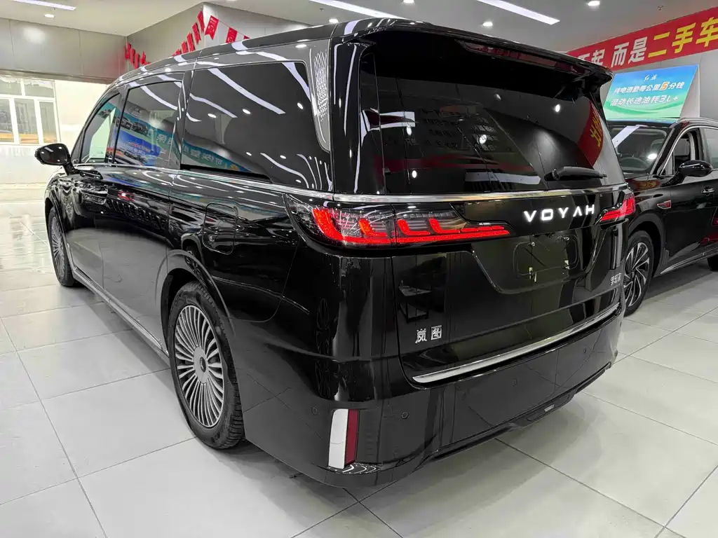 Voyah Dreamer PHEV 4 WD Distinguished Kunpeng