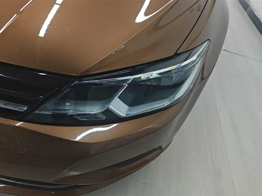 Lamando 280 TSI DSG Comfort