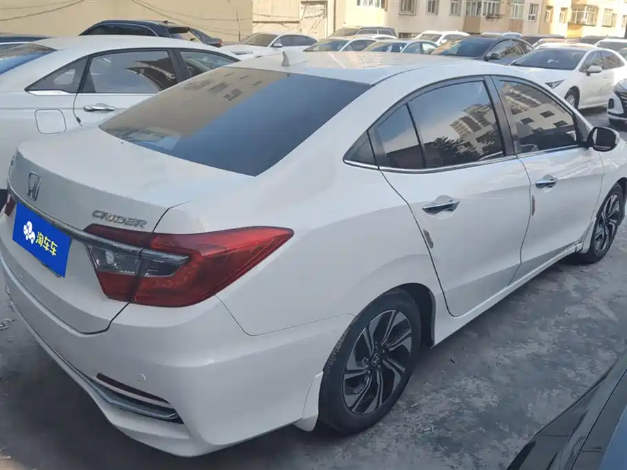 Crider 1.8 L CVT Luxury