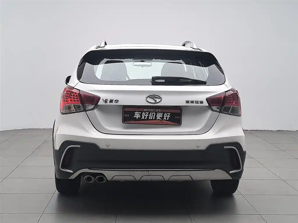 V6 Lingshi V6菱仕 2015款 CROSS 1.5 L 手动智尊型