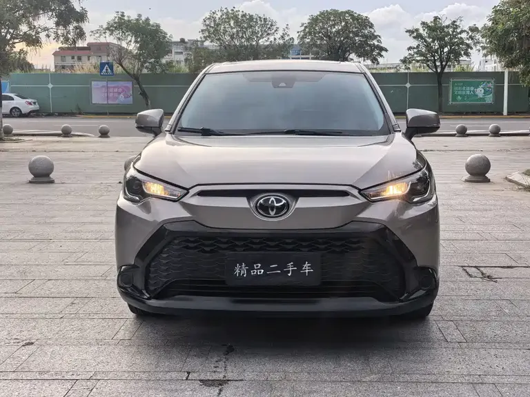 Toyota Frontlander 2.0 L CVT Leading