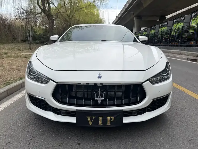 Maserati Ghibli 2.0 T GT Sharp Edge