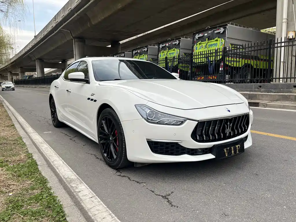 Ghibli 2.0 T GT Sharp Edge