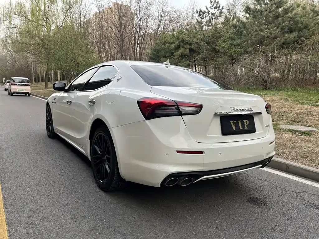 Ghibli 2.0 T GT Sharp Edge