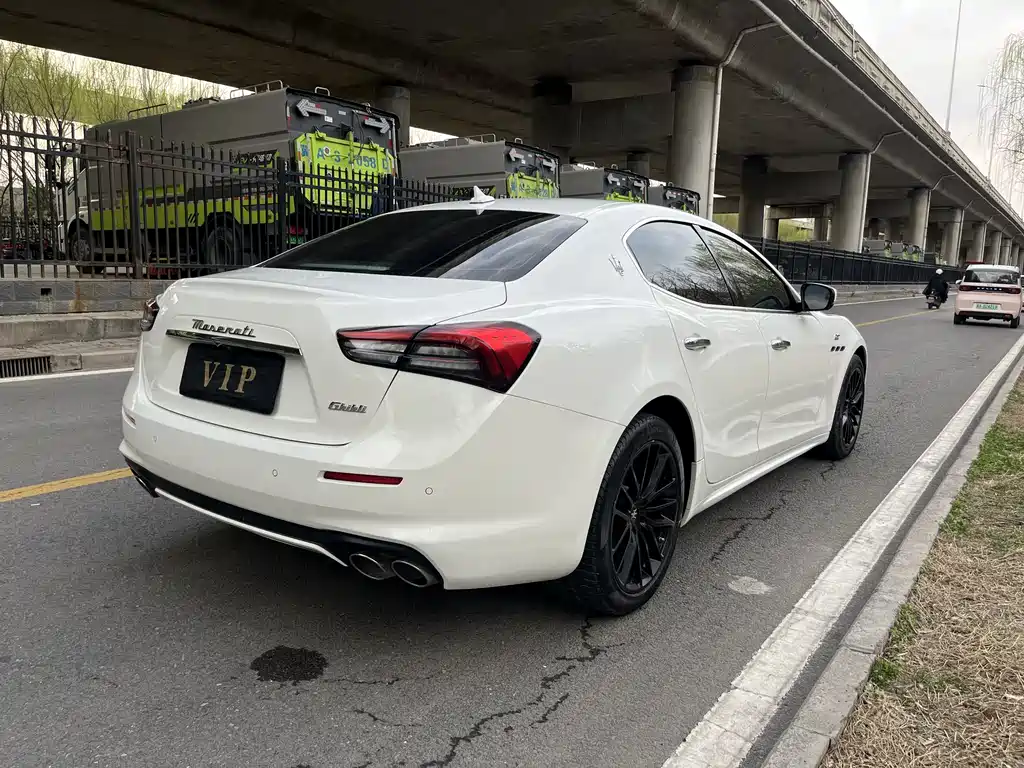 Ghibli 2.0 T GT Sharp Edge