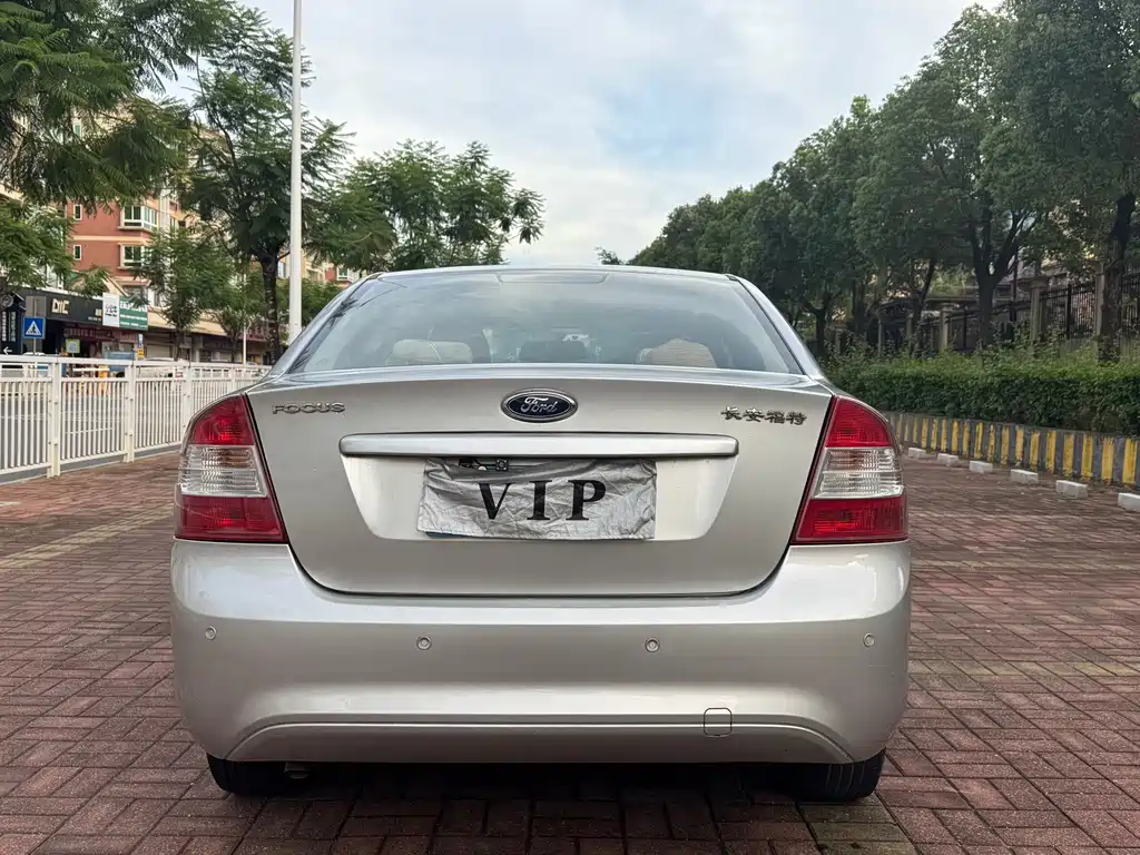Focus Sedan Classic 1.8 L Manual Basic