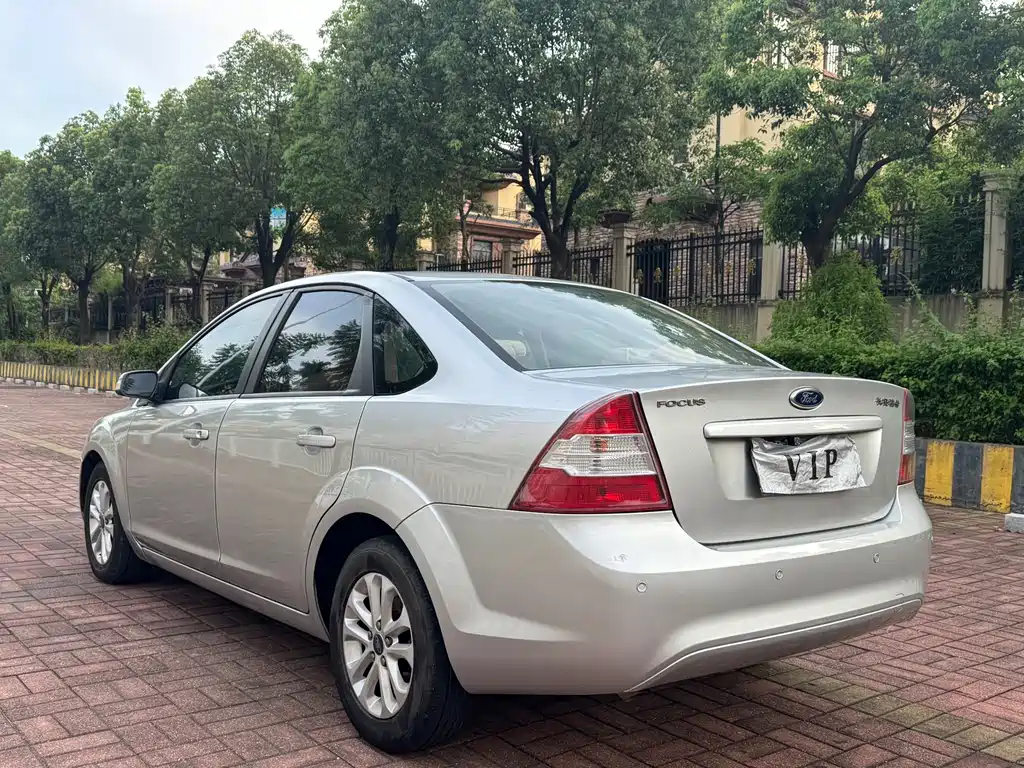 Focus Sedan Classic 1.8 L Manual Basic