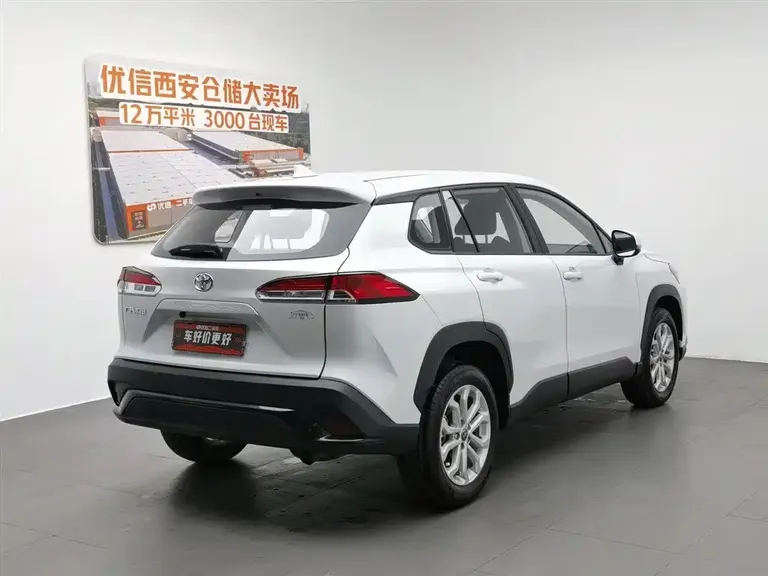 Toyota Frontlander 2.0 L CVT Leading