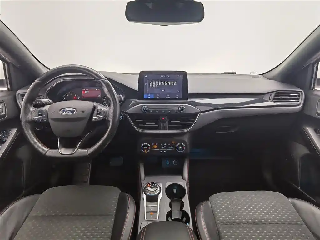 Focus Sedan EcoBoost 180 Auto ST Line