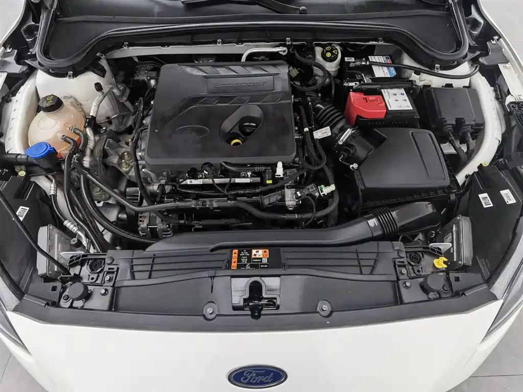 Focus Sedan EcoBoost 180 Auto ST Line