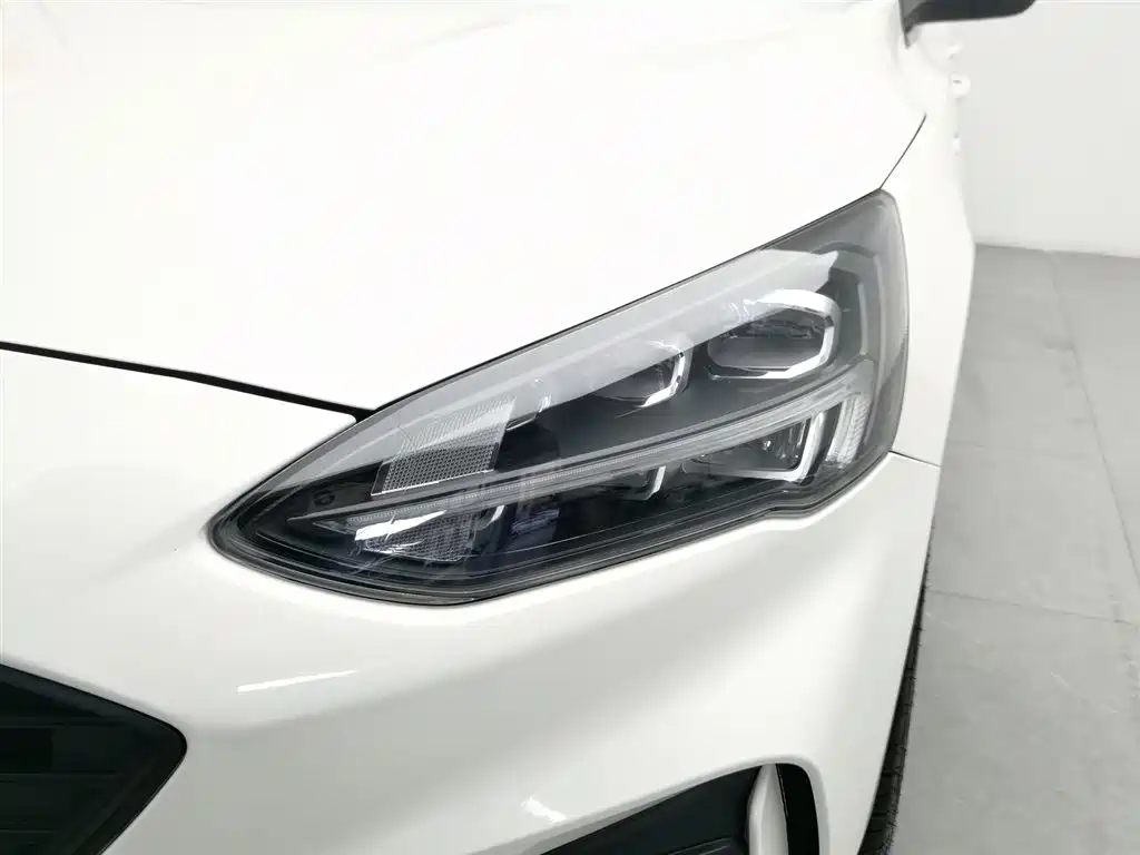 Focus Sedan EcoBoost 180 Auto ST Line