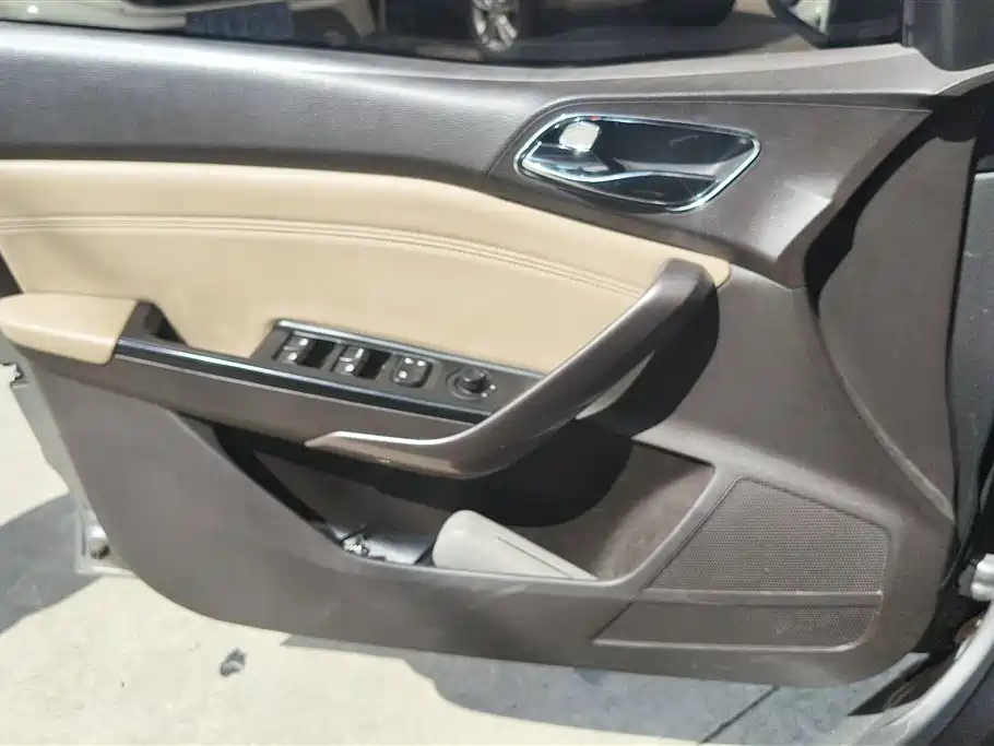 Baojun 310 W 1.5 L Manual Fashion CN-V