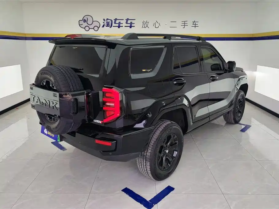Tank 400 NEV Hi4-T Offroad