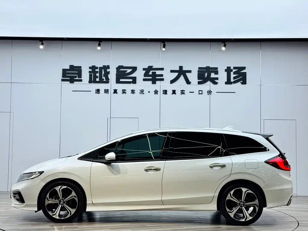 Jade 210 TURBO CVT Luxury 5-seat