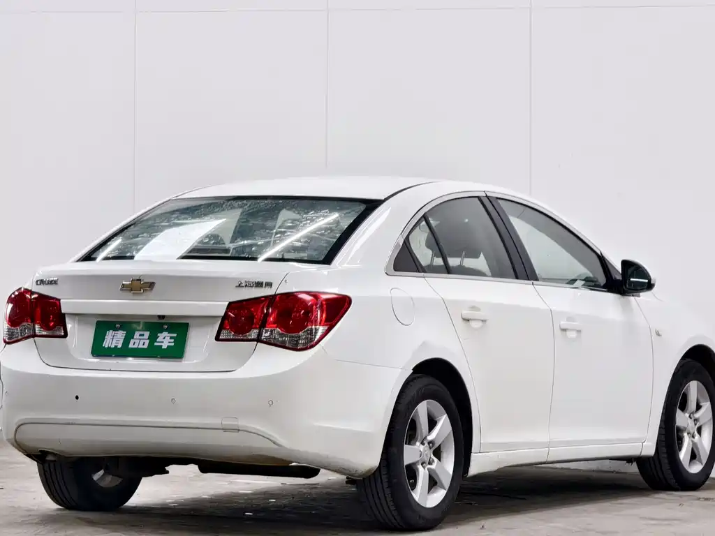 Cruze 1.6 L SE MT