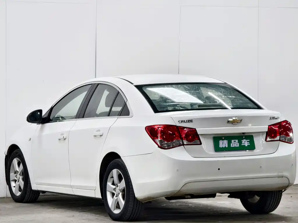 Cruze 1.6 L SE MT
