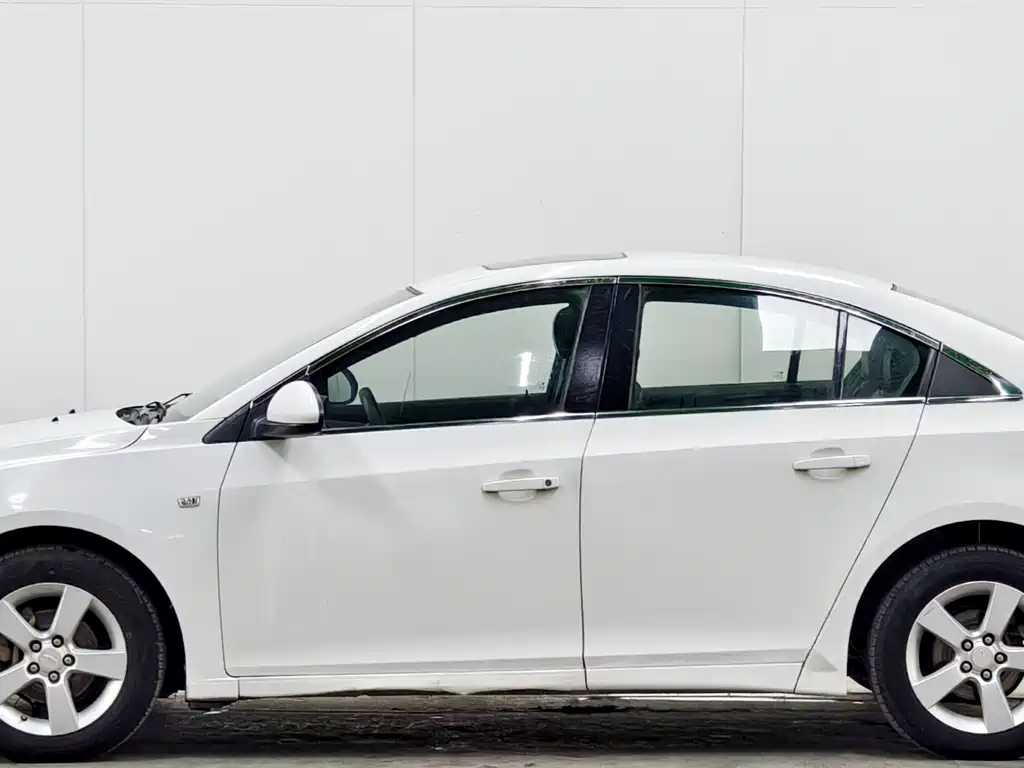 Cruze 1.6 L SE MT