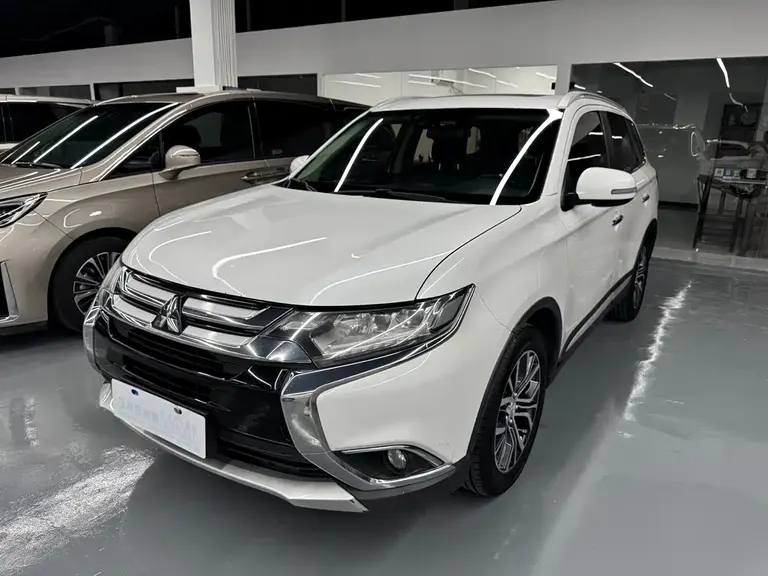 Mitsubishi Outlander 2.4 L 4 WD Elite 5-seat