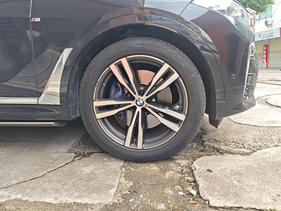 BMW X7 xDrive40 i Premium M Sport Package