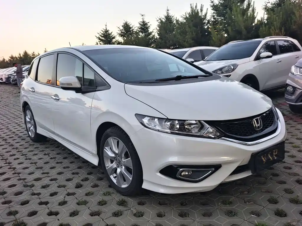 Jade 1.8 L CVT Luxury 5-seat
