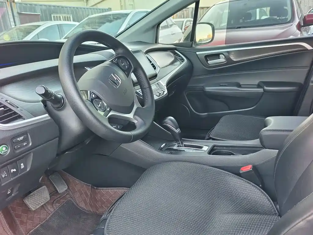 Jade 1.8 L CVT Luxury 5-seat