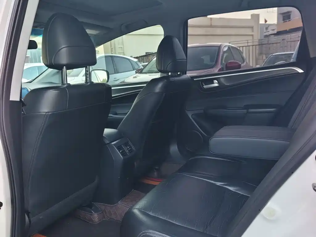 Jade 1.8 L CVT Luxury 5-seat