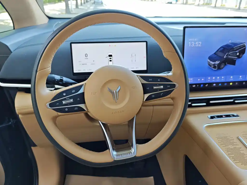 Voyah Dreamer PHEV 4 WD Flagship Kunpeng