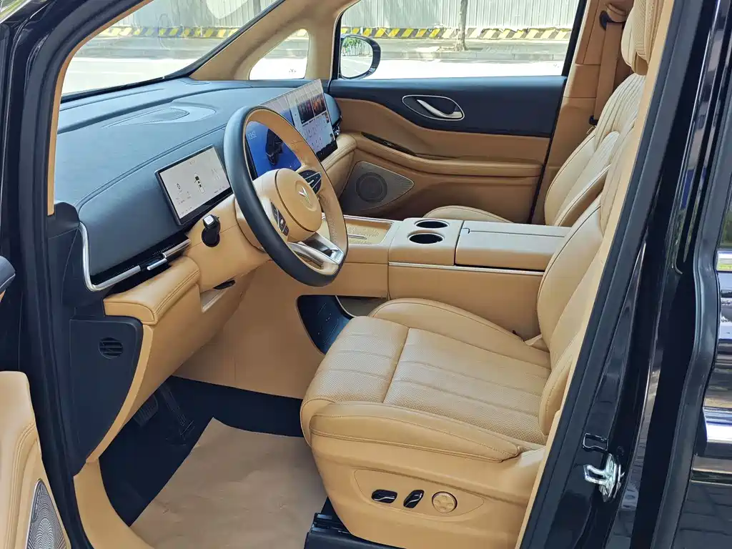 Voyah Dreamer PHEV 4 WD Flagship Kunpeng