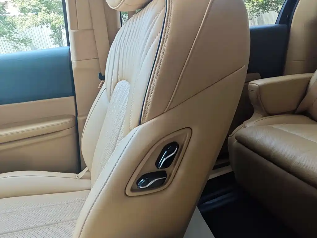 Voyah Dreamer PHEV 4 WD Flagship Kunpeng