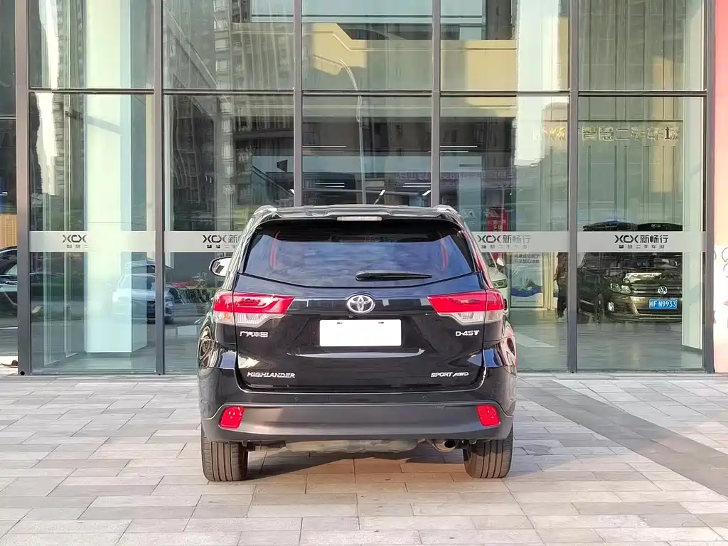Highlander 2.0 T 4 WD Luxury 7-seat