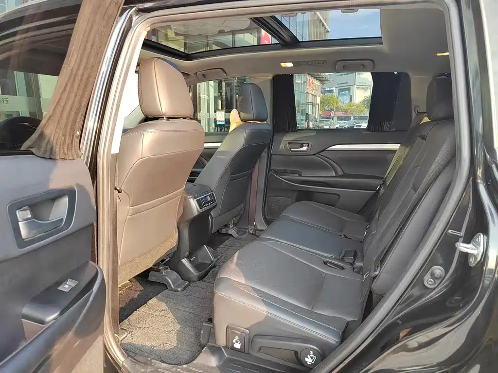 Highlander 2.0 T 4 WD Luxury 7-seat